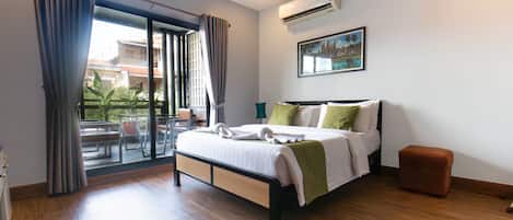 Superior Room | In-room safe, desk, free WiFi, bed sheets