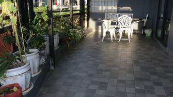 Chambre Supérieure | Coin séjour | Télévision LED de 32 pouces avec chaßnes numériques, télévision