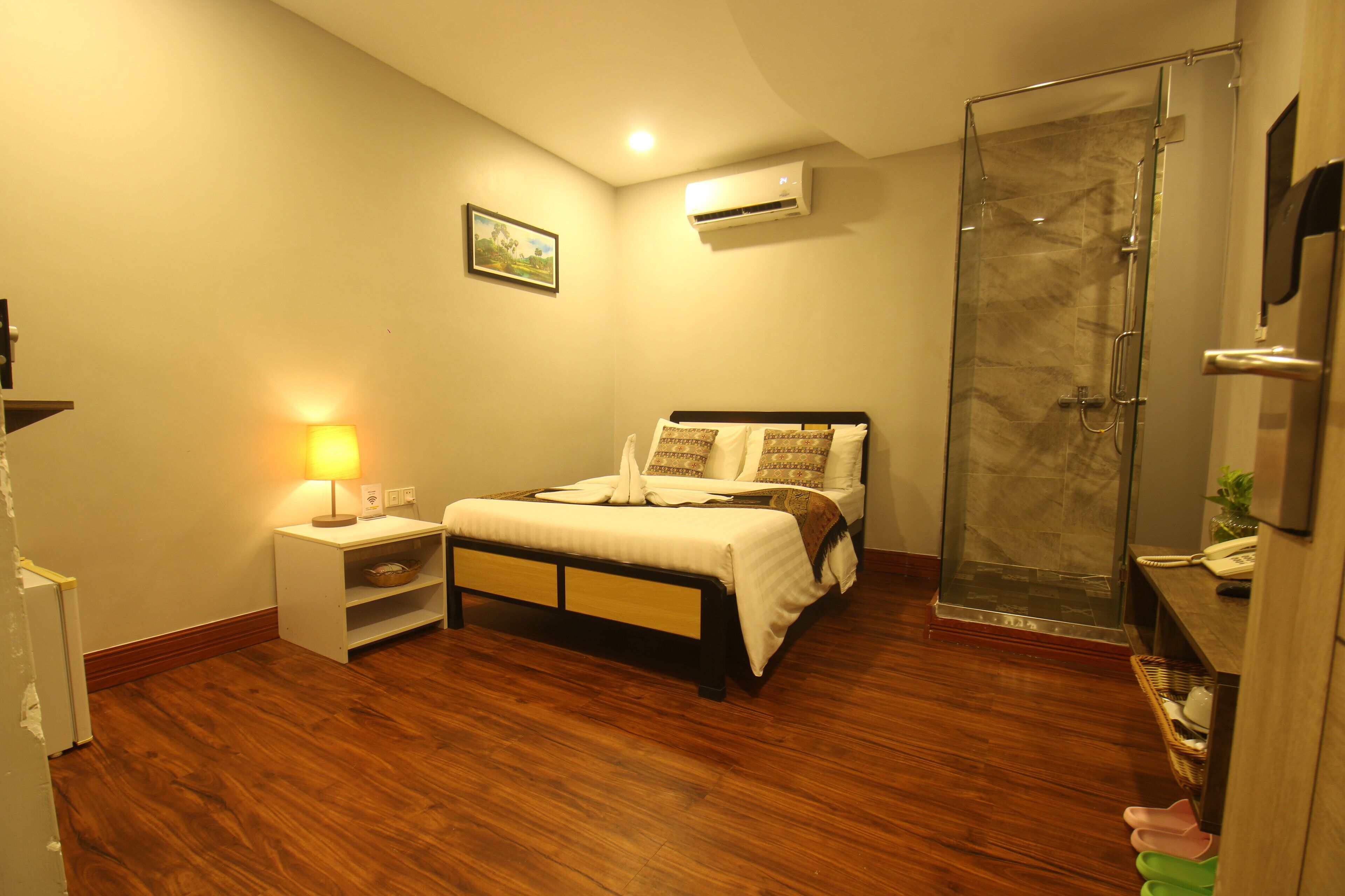 Single Room No Window | Cofres nos quartos, escrivaninha, Wi-Fi de cortesia, roupa de cama