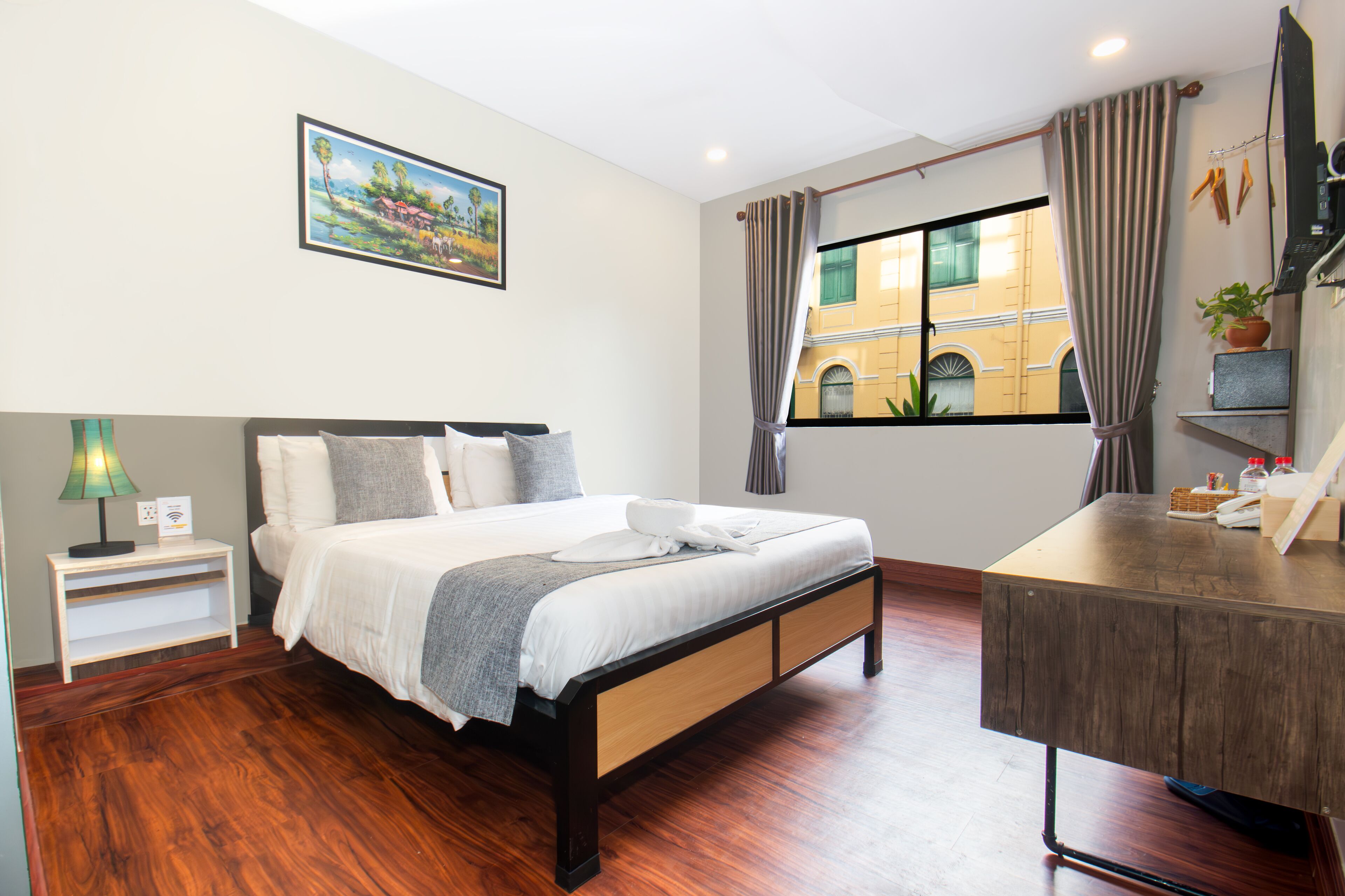 Quarto casal superior | Cofres nos quartos, escrivaninha, Wi-Fi de cortesia, roupa de cama