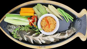 Breakfast, lunch, dinner served; local and international cuisine