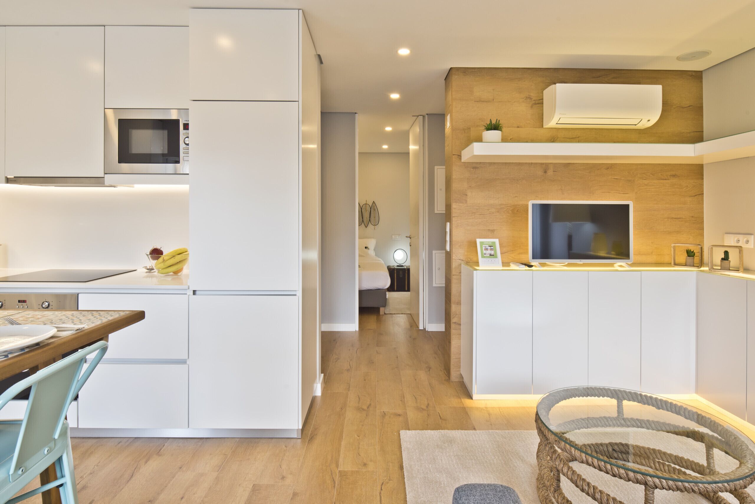 Kühlschrank, Mikrowelle, Ofen, Geschirrspüler