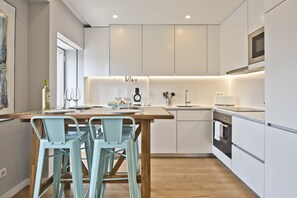 Fridge, microwave, oven, dishwasher