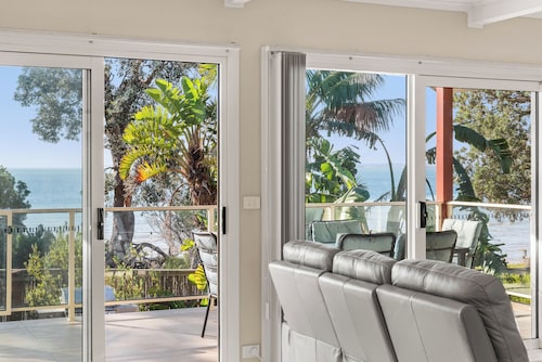 Beachfront Retreat Amazing 5 bedroom House