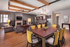 Dining - Relax in comfort great views spacious 2 bedroom deluxe with fireplace & balcony. (Park City)