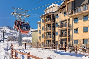 Exterior - Relax in comfort great views spacious 2 bedroom deluxe with fireplace & balcony. (Park City)