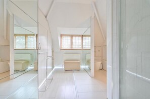 Badewanne, Haartrockner, Seife