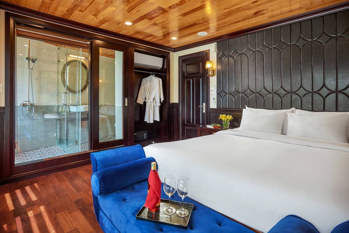 Family Room, Ensuite, Harbour View | Living area