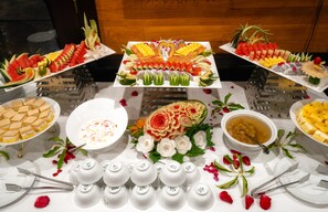 Free daily buffet breakfast - Dragon Bay Cruises (Ha Long)