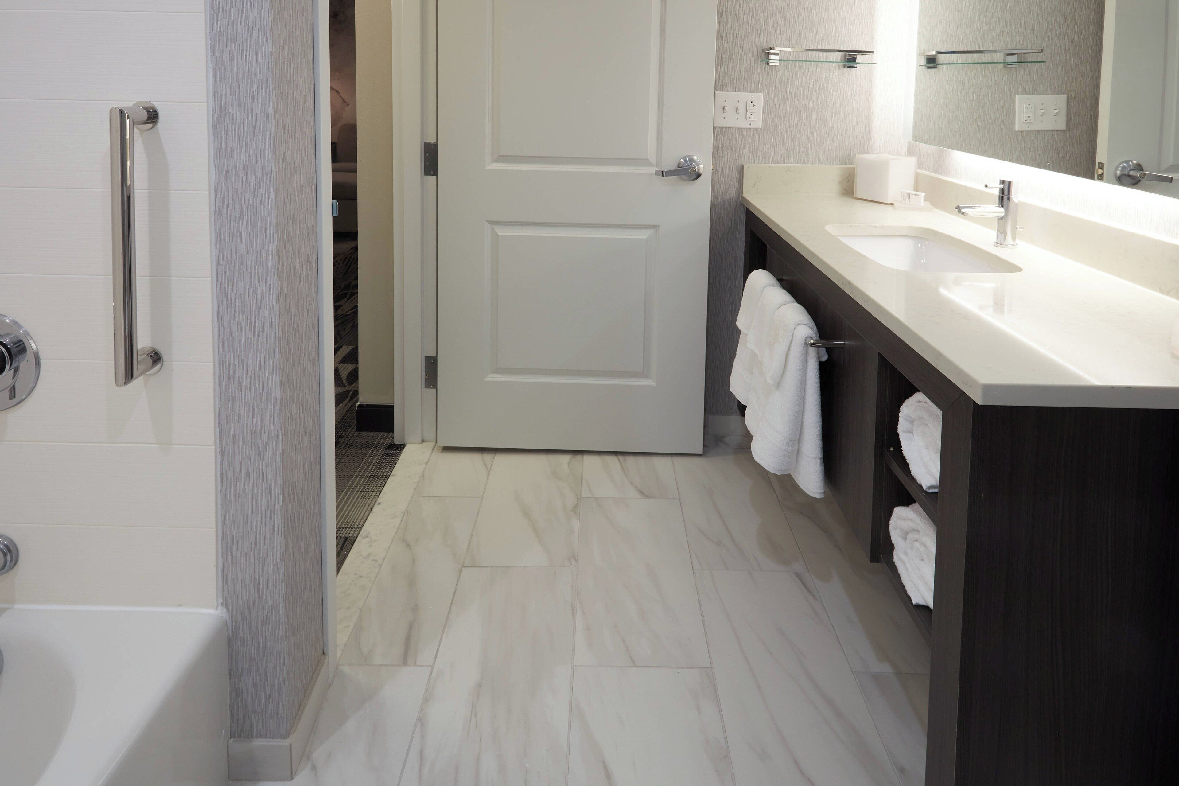 combined shower/bathtub, free toiletries, hair dryer, towels