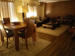 Smart TV, DVD player, books, music library - Quiet and bright apartment. WIFI + FREE BREAKFAST (València)
