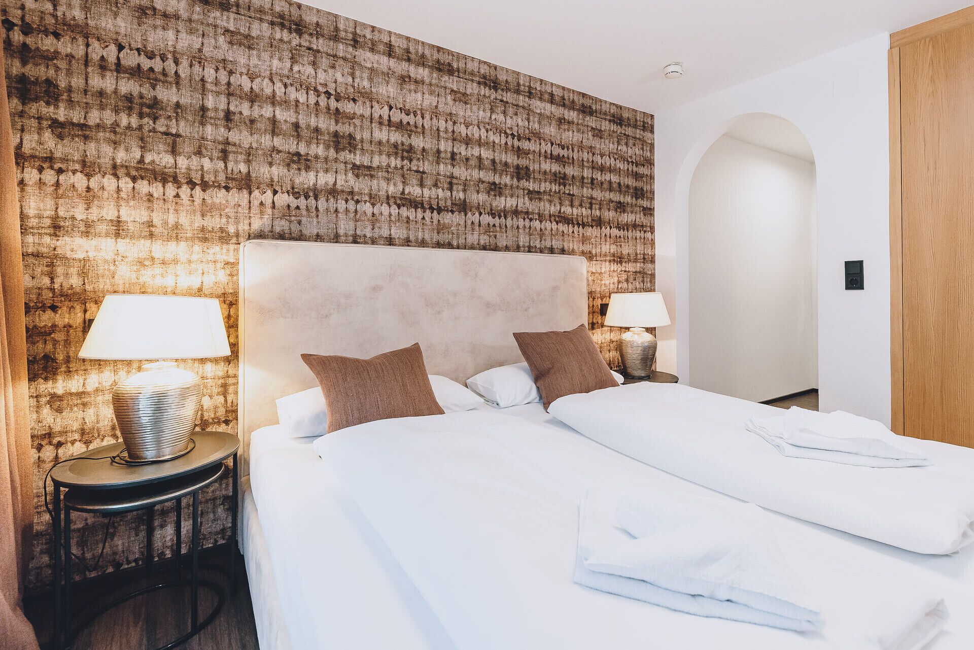 Bügeleisen/Bügelbrett, Reisekinderbett, kostenloses WLAN, Bettwäsche