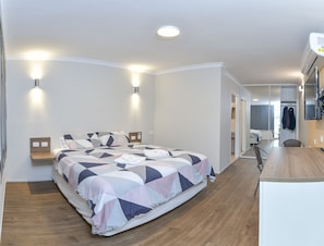 Iron/ironing board, free WiFi, bed sheets - Platinum Motel (Beckenham)