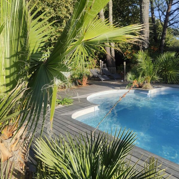 A heated pool - La Grange Océane Lège Cap-Ferret -"La Cabane Tchanquée" (4 people)- Heated Pool/WIFI/netflix (LEGE CAP FERRET)
