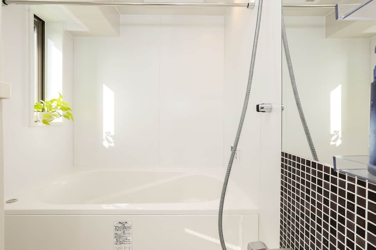 Separate bathtub and shower, free toiletries, hair dryer, slippers
