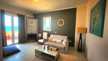 Smart TV, fireplace, DVD player