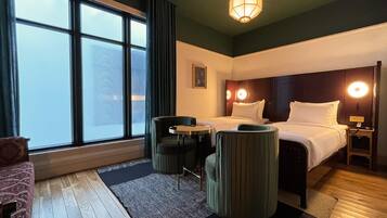 Premium bedding, in-room safe, blackout curtains, soundproofing