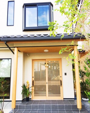 Property entrance - Ocean Aroha Resort (Onna)