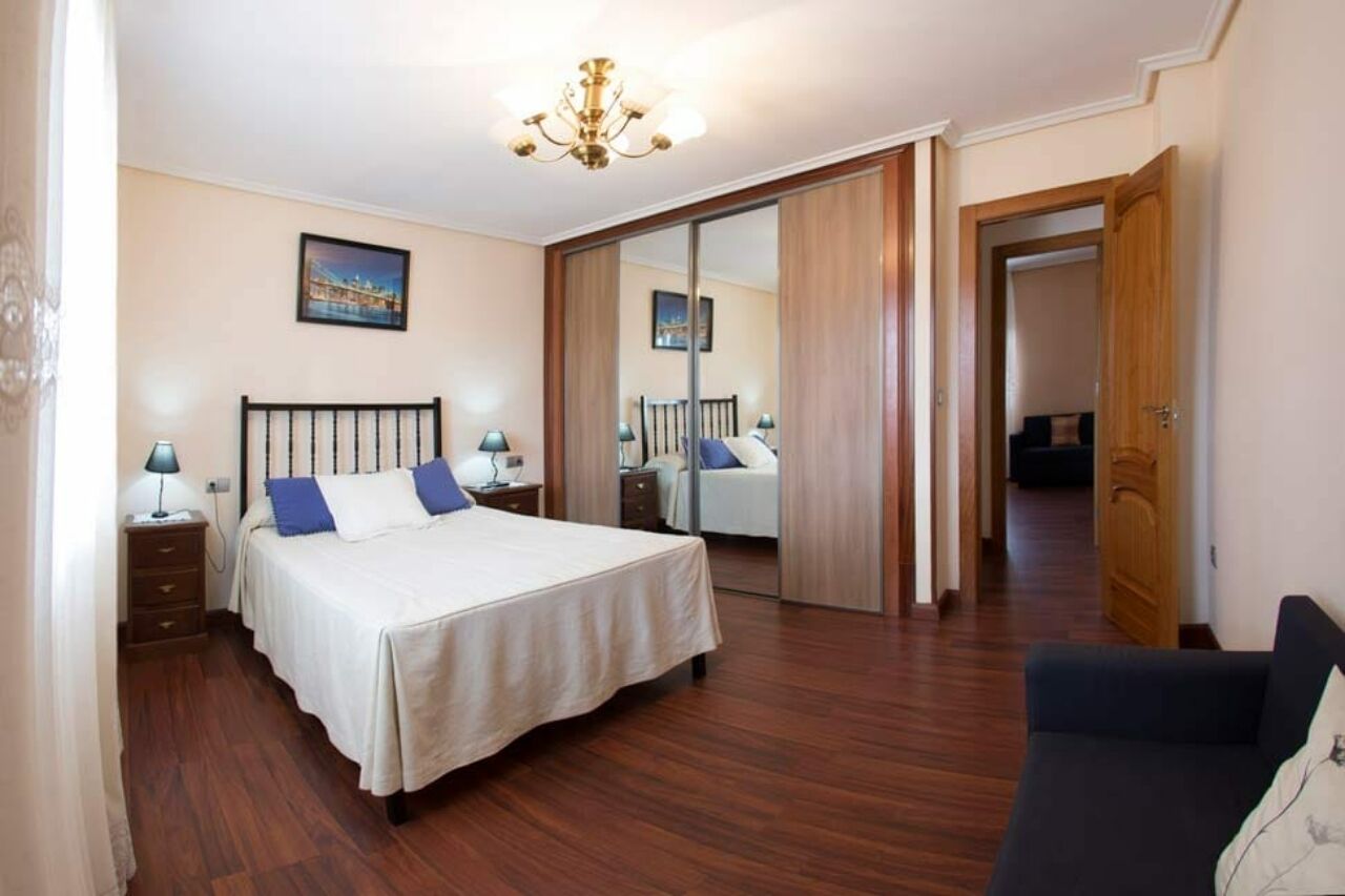 6 slaapkamers, een strijkplank/strijkijzer, gratis wifi, beddengoed