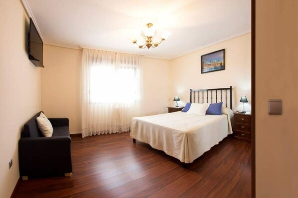 6 bedrooms, iron/ironing board, free WiFi, bed sheets - Country house Villa Paula (Avilés)