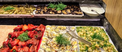 Free daily buffet breakfast