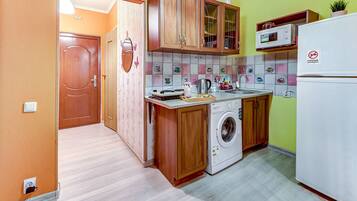 Studio | Eigene Küche | Kühlschrank, Mikrowelle, Herdplatte, Wasserkocher