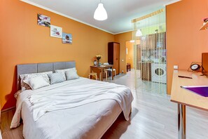Studio | Desk, iron/ironing board, cots/infant beds, free WiFi - Apartments Vesta on Aviakonstruktorov (St. Petersburg)