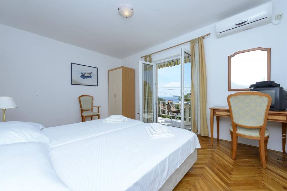 Habitación doble, balcón, vista al mar | Wifi gratis y ropa de cama