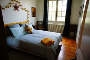 Minibar, soundproofing, free WiFi, bed sheets