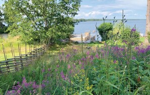 Property grounds - Amazing home in Kvicksund with WiFi (Kvicksund)
