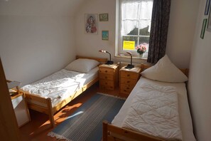 2 عدّة غرف نوم وسرير سفر وواي فاي