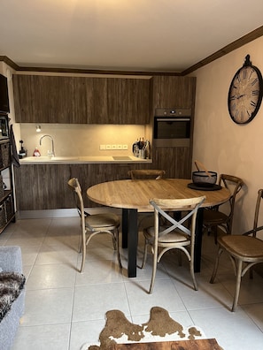 Dining - E203 - 45 m2 - 2P+cab - 4/6 pers (Prapoutel)