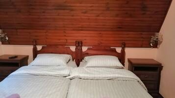 3 bedrooms, in-room safe, iron/ironing board, free WiFi