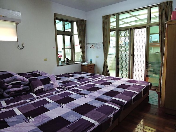 Habitación familiar | Escritorio, wifi gratis y ropa de cama 