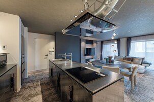 Premium-svíta - 1 svefnherbergi | Dúnsængur, hljóðeinangrun, straujárn/strauborð