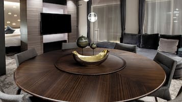 Suite Premium, 1 habitación | 2 habitaciones, insonorización y tabla de planchar con plancha