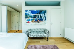 3 bedrooms, premium bedding, pillow-top beds, in-room safe - The View (Brussels)