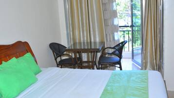 Standard Single Room | Desk, soundproofing, iron/ironing board, free WiFi