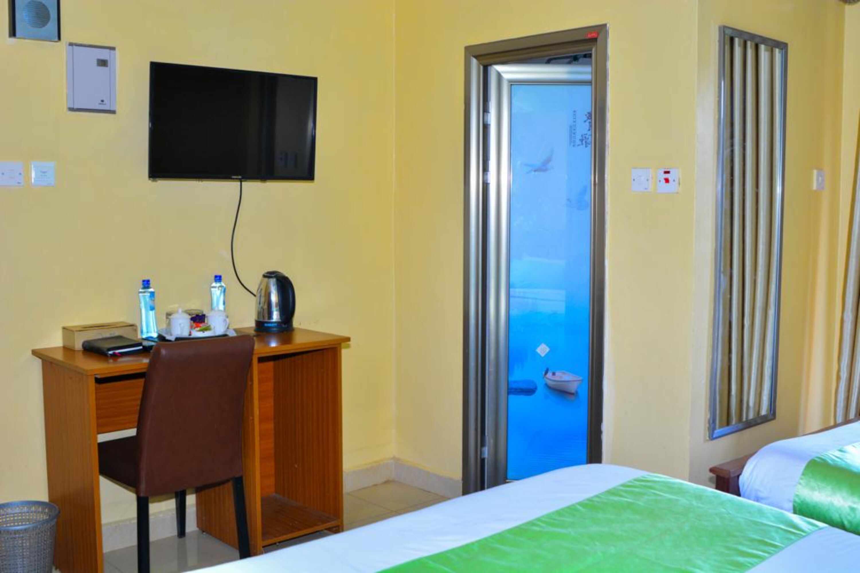 Desk, soundproofing, iron/ironing board, free WiFi