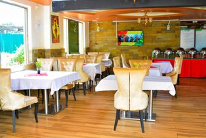 Breakfast, lunch, dinner served; local and international cuisine 