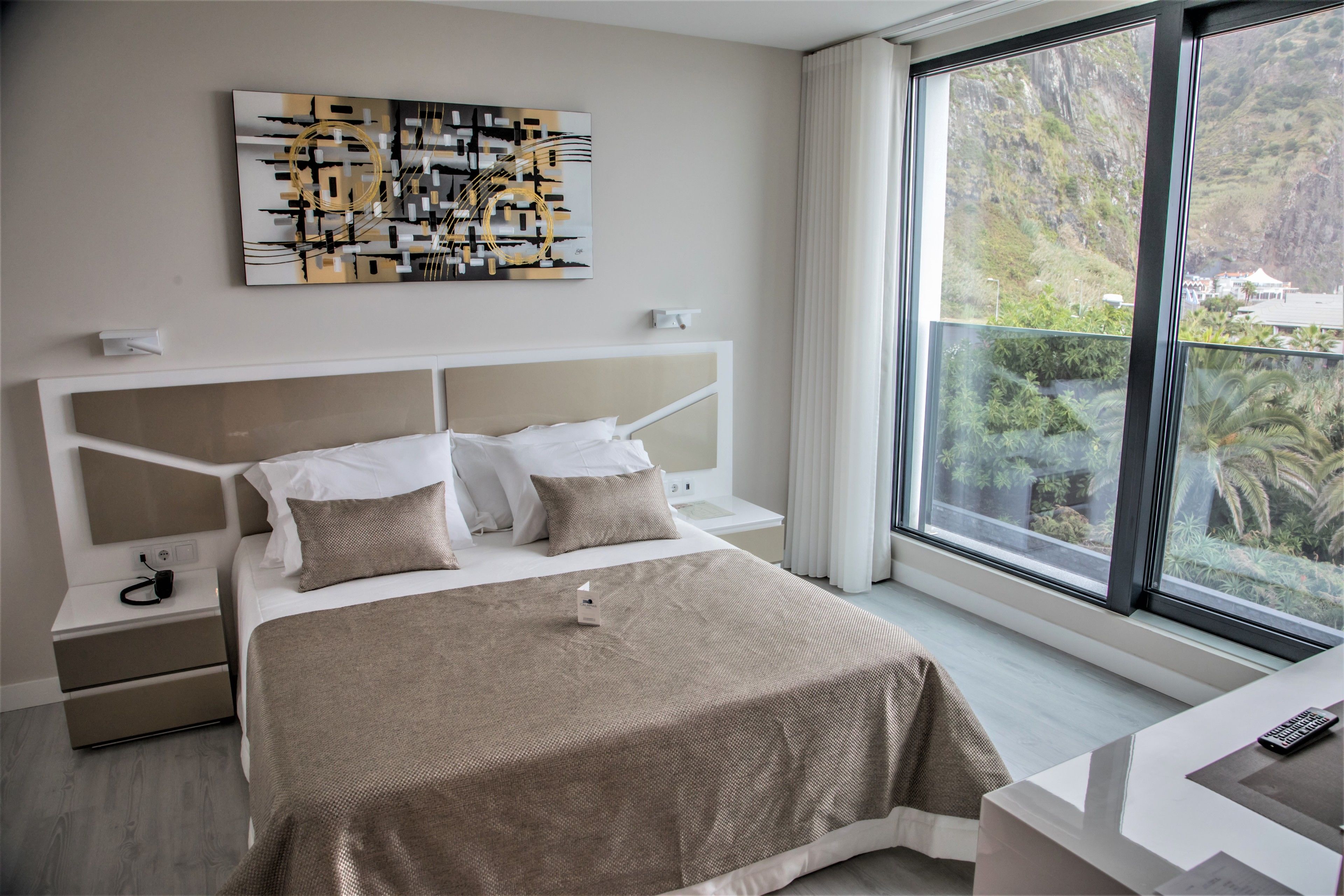 minibar, in-room safe, desk, laptop workspace