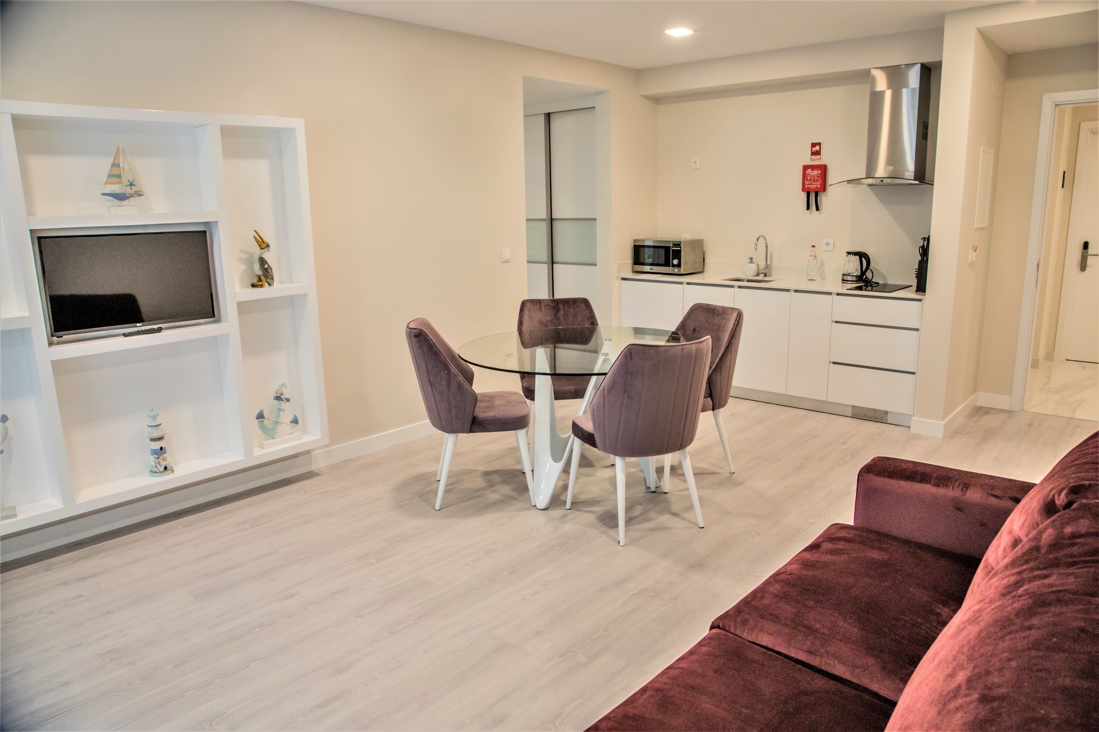 suite, 1 bedroom, kitchenette, mountain view | living area | 32-inch flat-screen tv with cable channels, tv