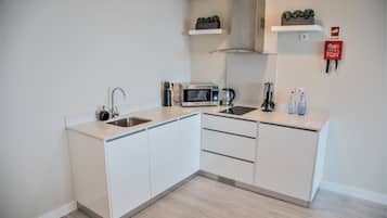 Suite, 2 Bedrooms, Kitchenette, Ocean View | Private kitchenette