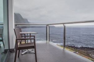 Quarto casal, vista para o oceano | Frigobar, cofres nos quartos, escrivaninha