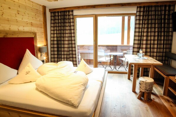 1 bedroom, in-room safe, WiFi, bed sheets