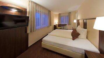 Deluxe-Einzelzimmer | Schreibtisch, Verdunkelungsvorhänge, Bügeleisen/Bügelbrett