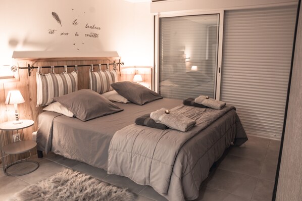 1 habitación, tabla de planchar con plancha, wifi y ropa de cama