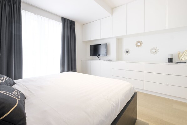 Apartment, 1 Bedroom | 1 bedroom, iron/ironing board, free WiFi, bed sheets - Chez Elysée (Brussels)