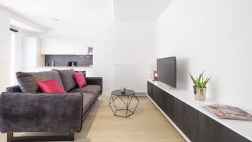 Apartamento, 1 quarto | Área de estar | TV de tela plana