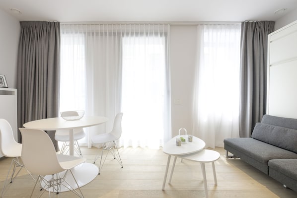 Studio Suite | Room amenity - White Studio (Brussels)